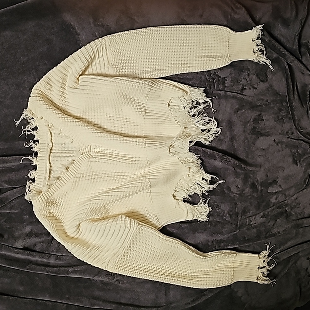 Crew-neck, long-sleeved sweater, half-length